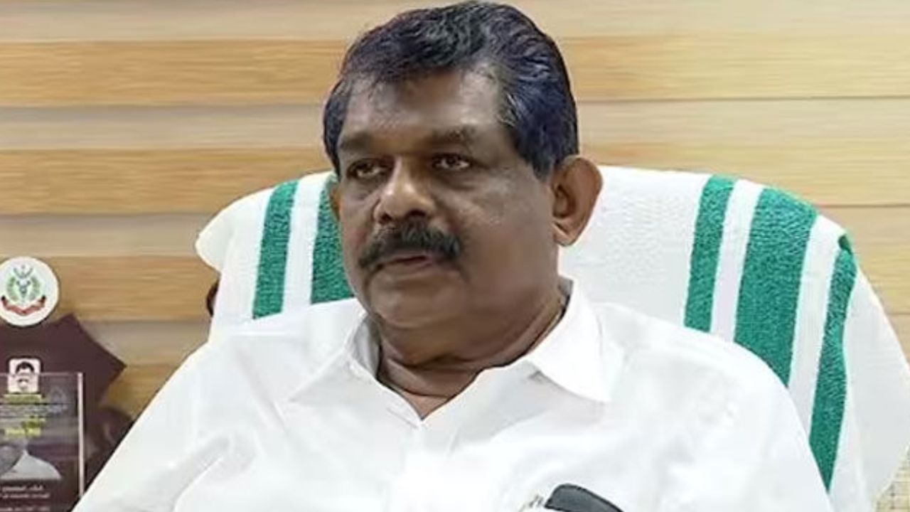 SEAT BELT mandatory for drivers and front seat passengers of heavy vehicles from november-1