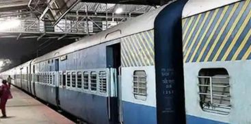 MISSING GIRL STUDENTS FROM PERUMBAVOOR CAUGHT FROM TRAIN