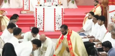 Christians Observe Pesaha with Prayer and Foot Washing Ceremony