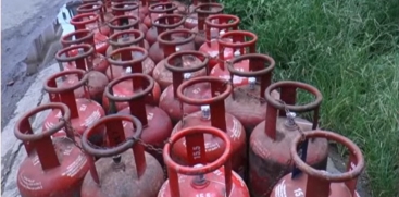 Govt Reduces Subsidized LPG Cylinders to 4 Per Year Under Ujjwala Yojana