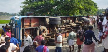Bus overturned accident on Kanimangalam padam road, Thrissur