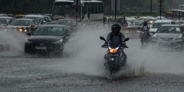 Heavy rains in North India; Himachal tourism in chaos