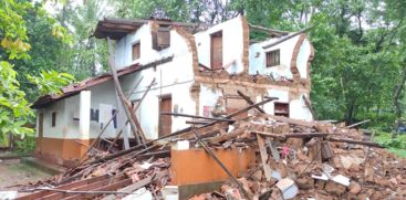 heavy rain; House collapsed in Kannur Chakkarakkal