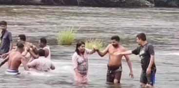 15 Tourists Stranded in River Rescued After Sudden Water Level Rise