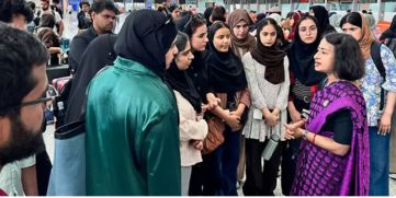 first-flight-with-students-evacuated-from-iran-arrives-in-delhi
