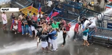 Protesters Allege Use of Muddy Water in Water Cannon