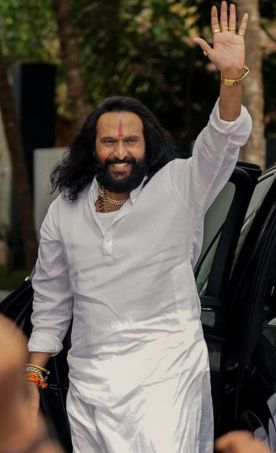  മദനോത്സവത്തിൽ പുതിയ ലുക്കിൽ ബാബു ആൻ്റണി